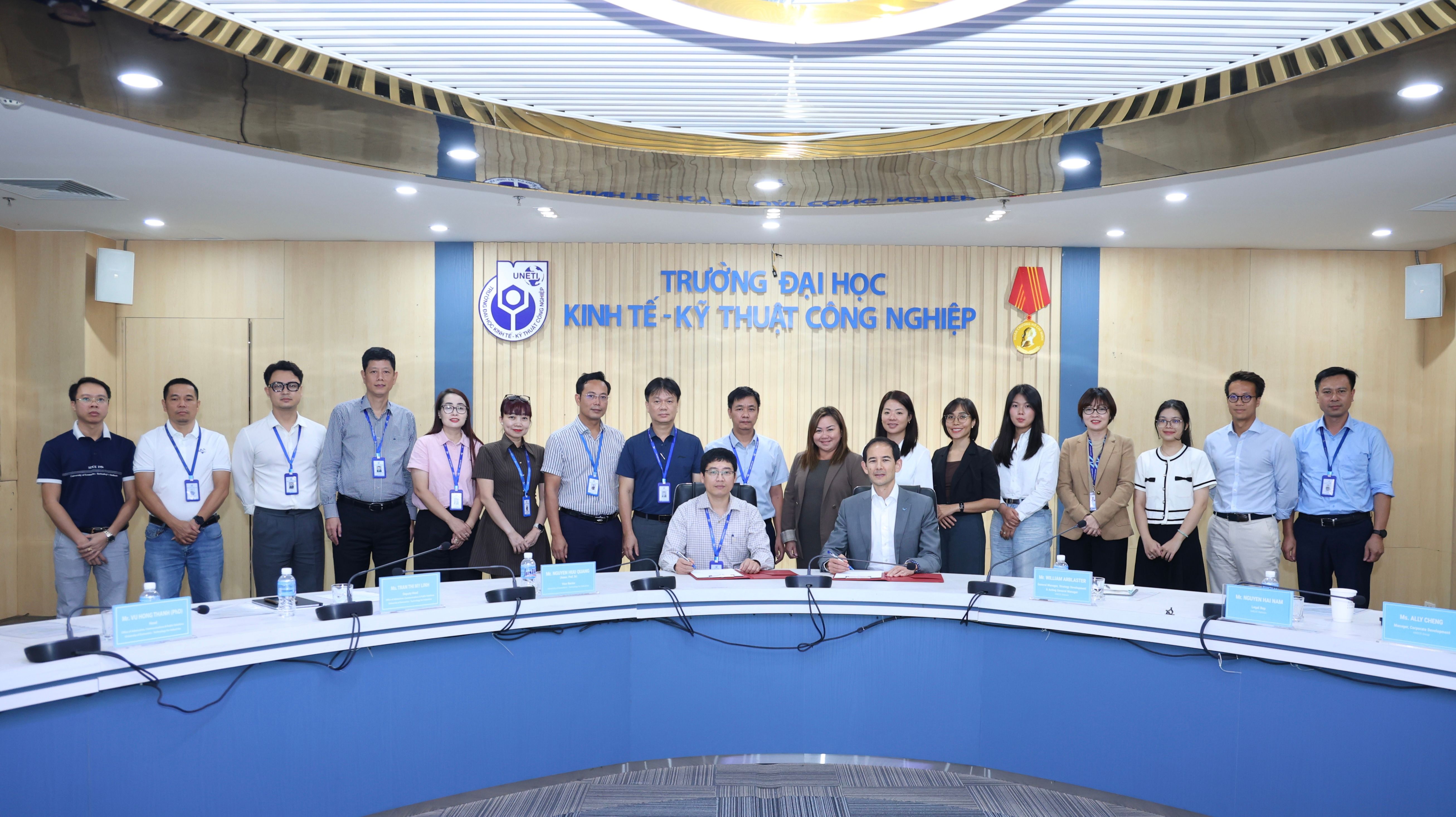 HAECO signs MoU with UNETI to strengthen practical aviation training in Vietnam_4.jpg